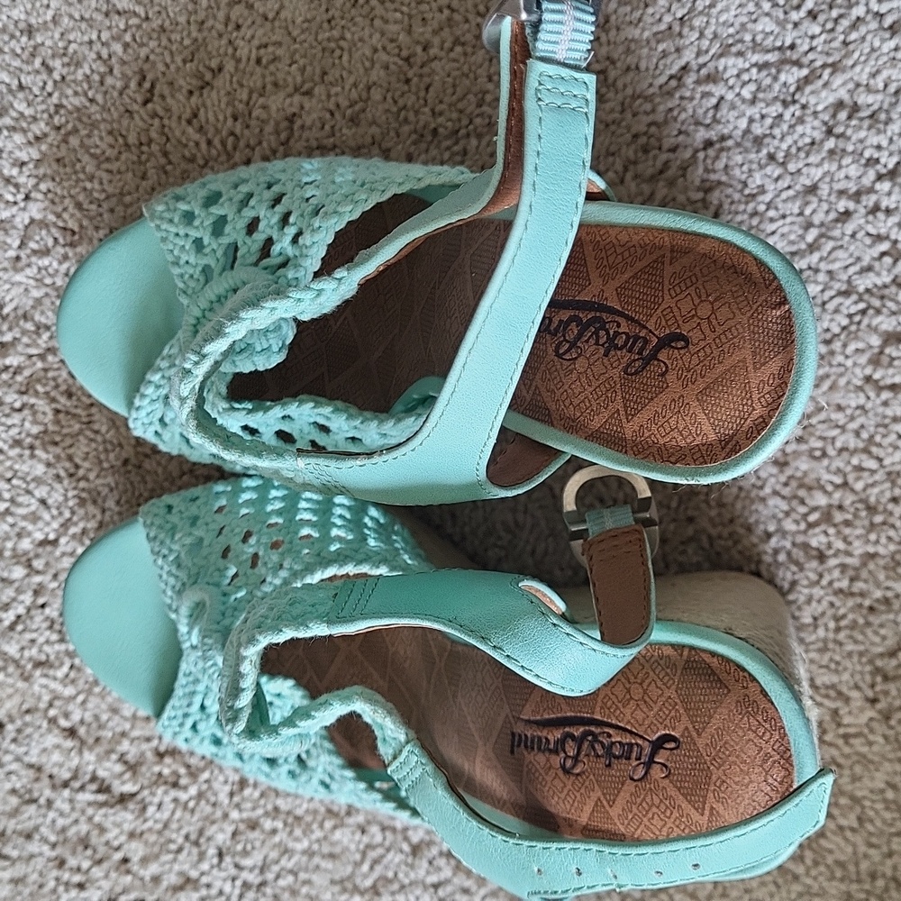 Mint Green Crochet Wedges - Picture 9 of 10